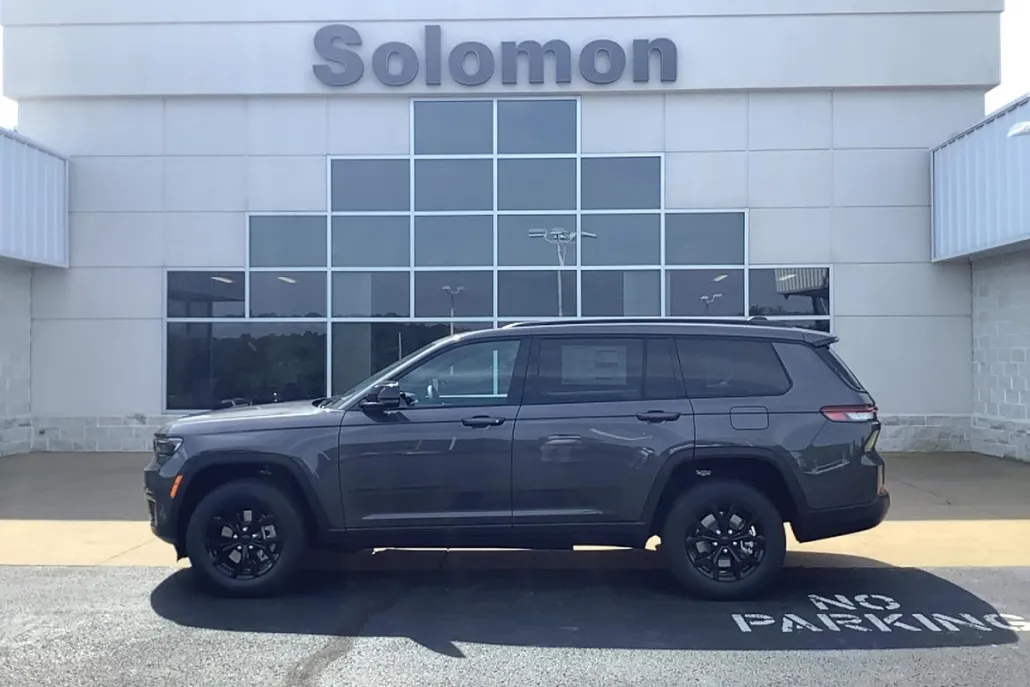 2025 Jeep Grand Cherokee Altitude photo 1