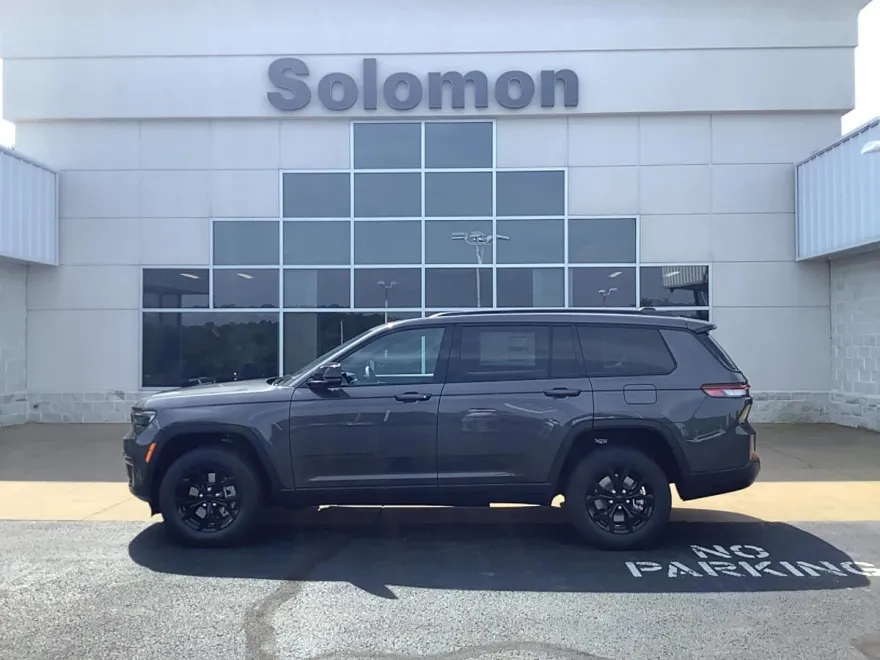 2025 Jeep Grand Cherokee Altitude photo 1