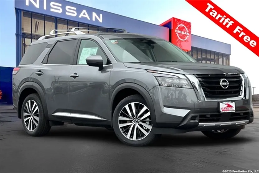 2025 Nissan Pathfinder Platinum photo 1