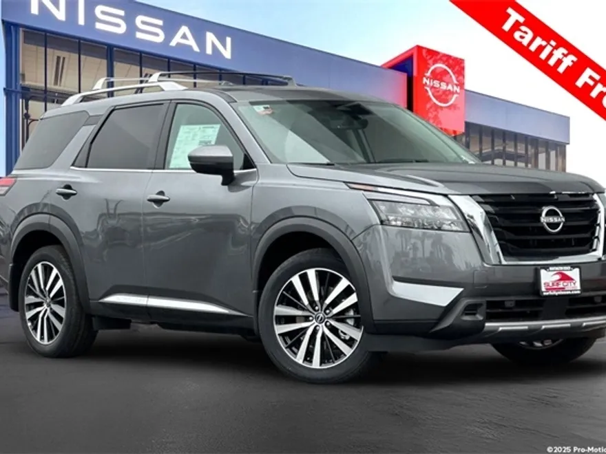 2025 Nissan Pathfinder Platinum photo 1