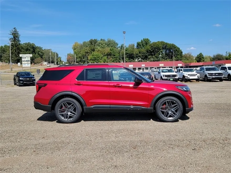 2025 Ford Explorer ST-Line photo 1