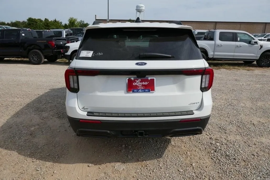 2025 Ford Explorer ST-Line photo 1