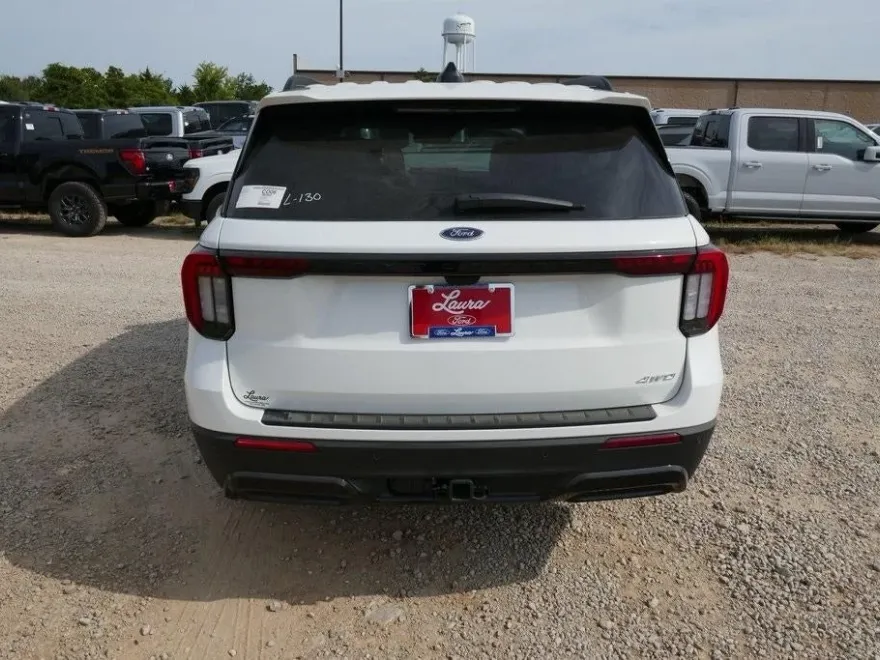 2025 Ford Explorer ST-Line photo 1
