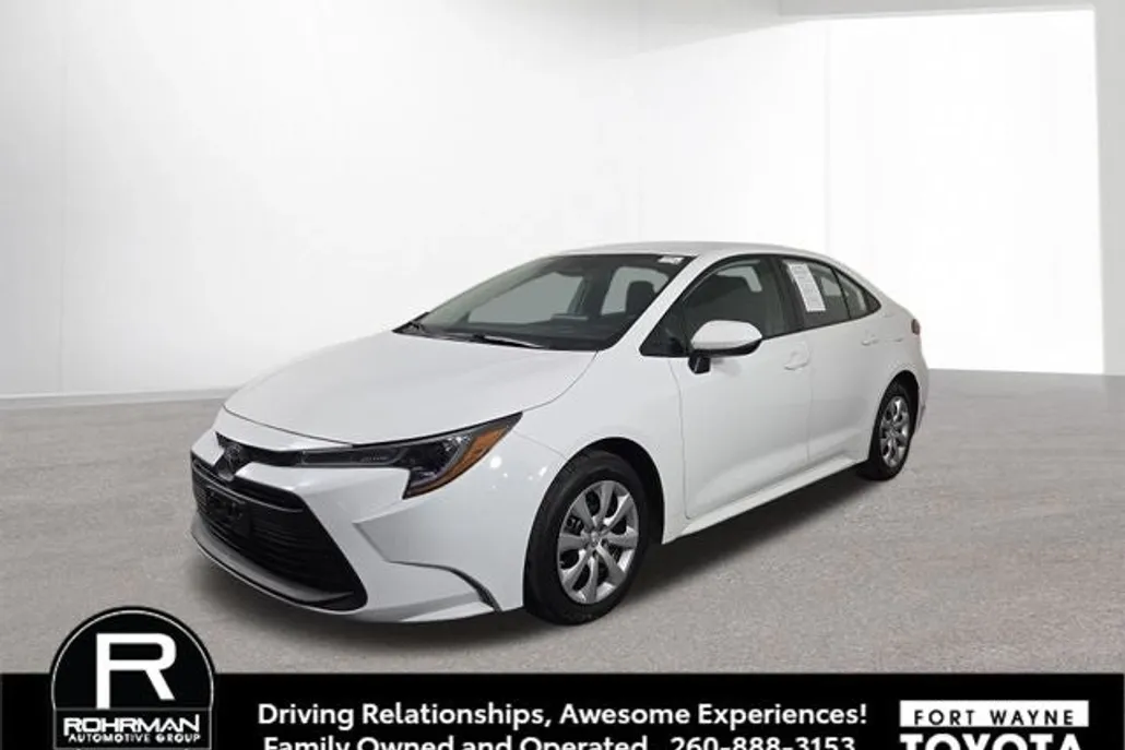 2024 Toyota Corolla LE photo 1