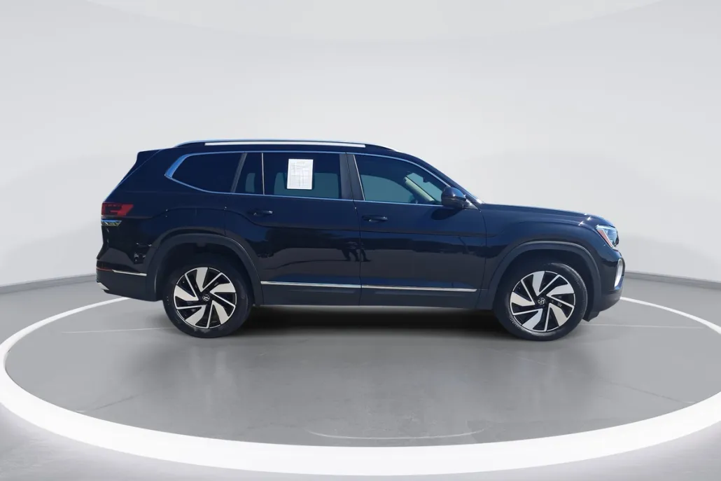 2024 Volkswagen Atlas SEL photo 1