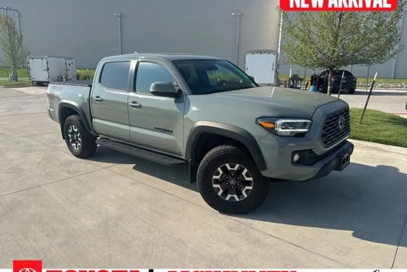 2023 Toyota Tacoma TRD Off-Road photo 1