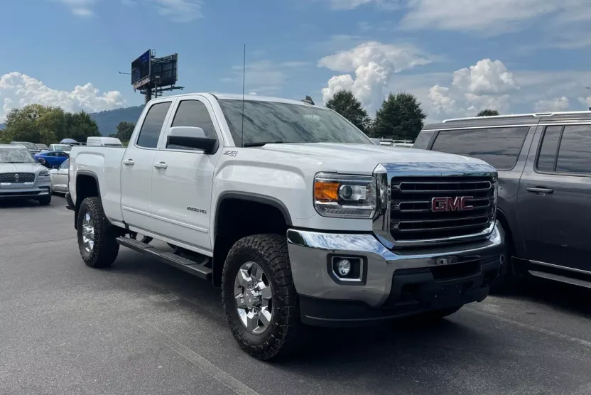 2016 Gmc Sierra SLE photo 1