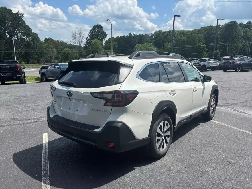 2025 Subaru Outback Premium photo 1