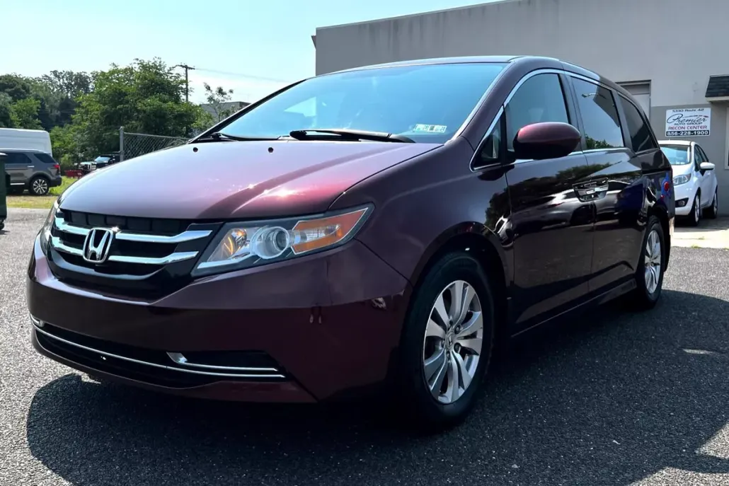 2016 Honda Odyssey SE photo 1
