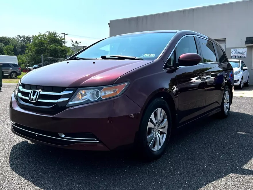2016 Honda Odyssey SE photo 1