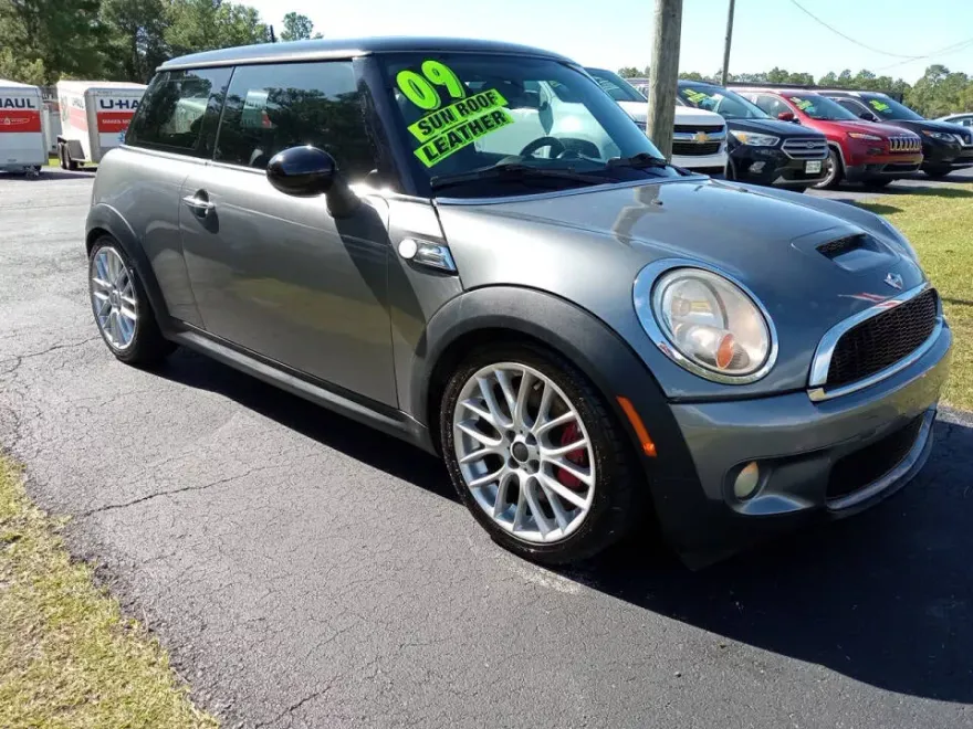 2009 Mini Cooper Hardtop John Cooper Works photo 1