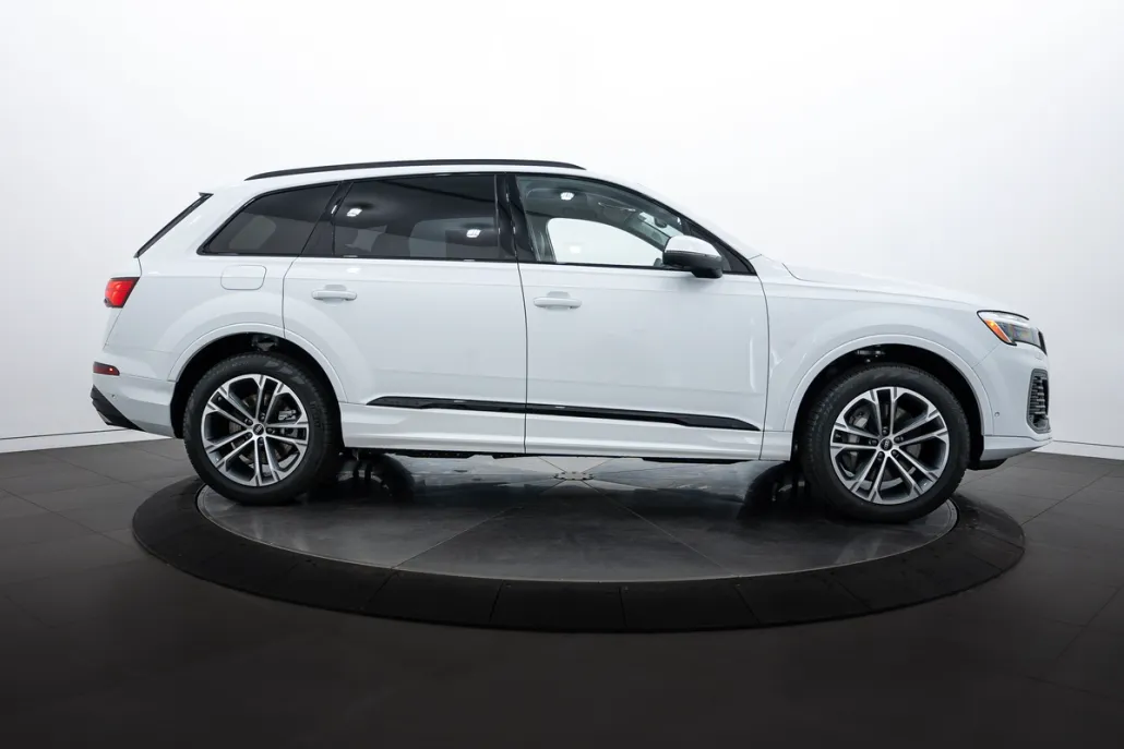 2025 Audi Q7 Premium Plus photo 1