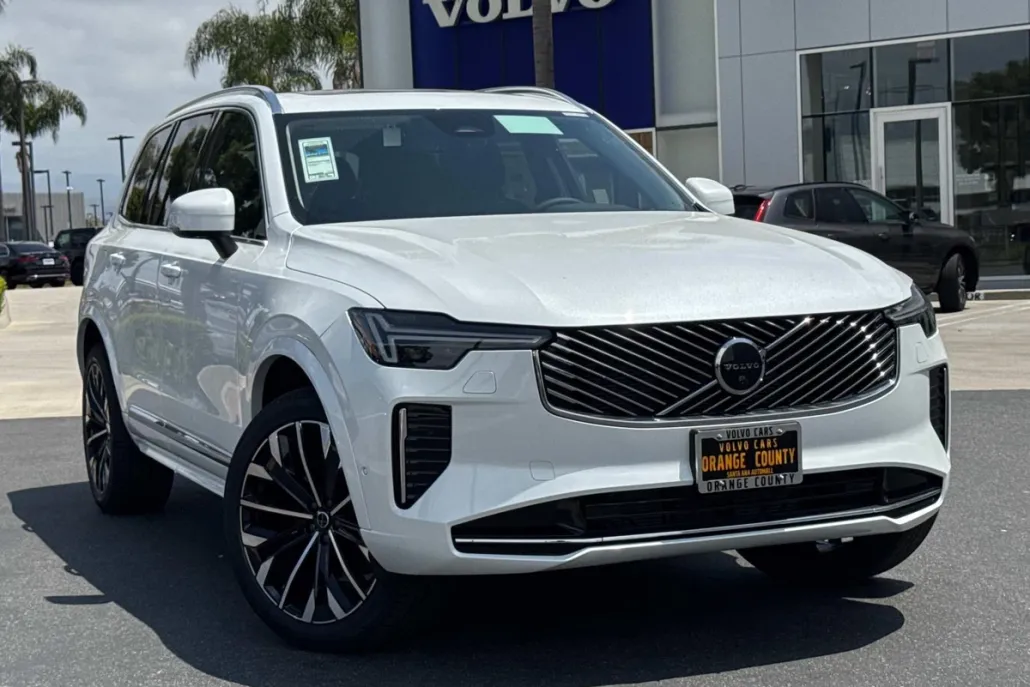 2025 Volvo XC90 Plus photo 1
