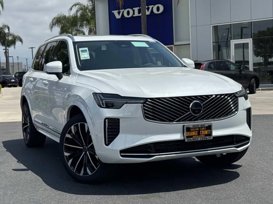2025 Volvo XC90 Plus photo 1