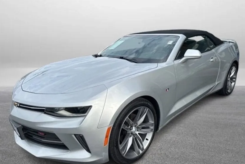 2017 Chevrolet Camaro 1LT photo 1
