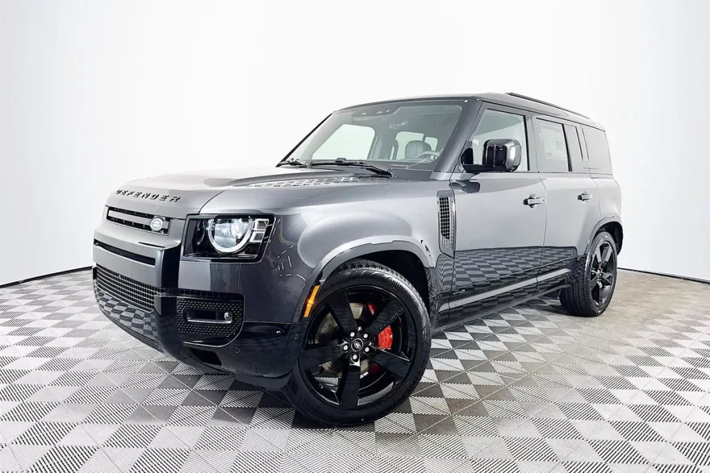 2025 Land Rover Defender 110 photo 1