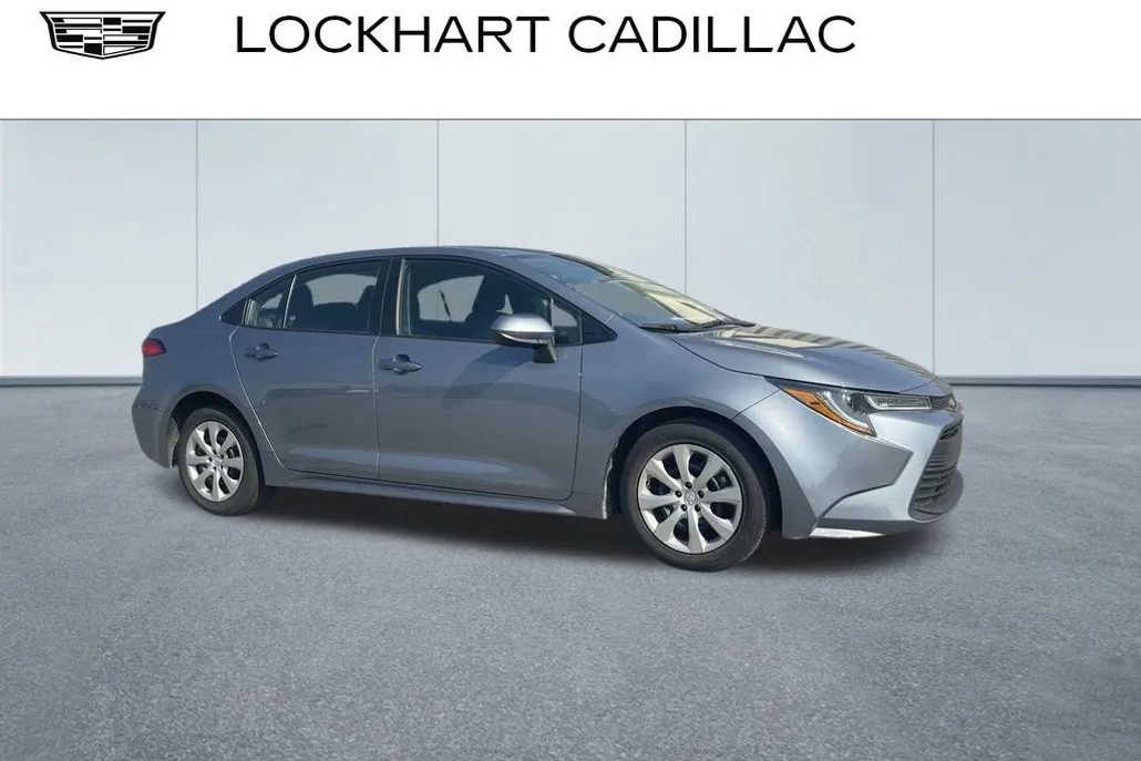 2023 Toyota Corolla LE photo 1