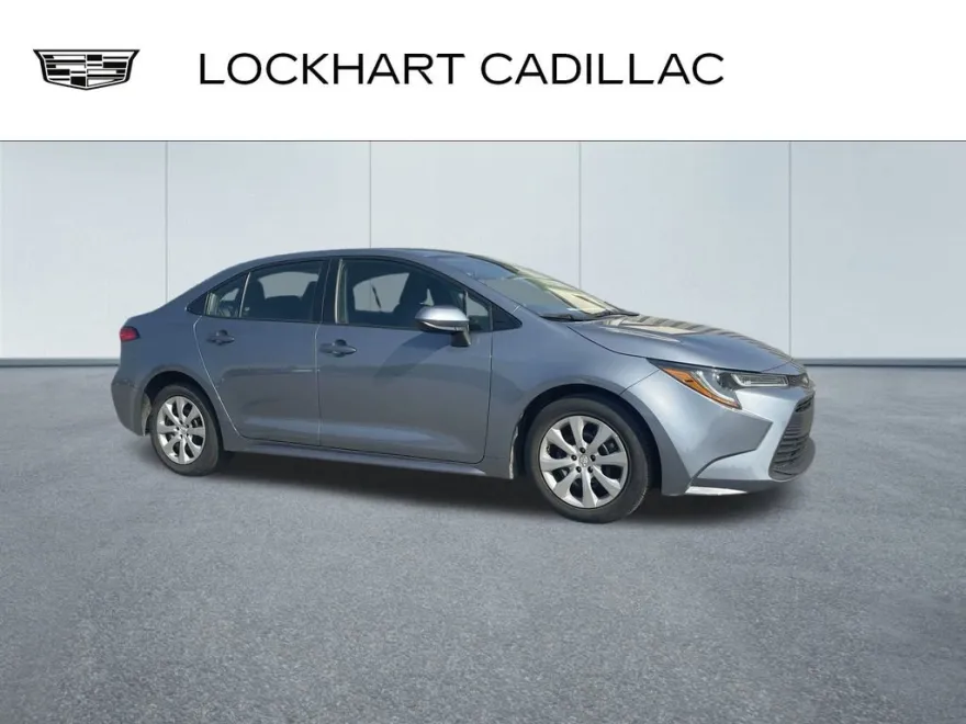 2023 Toyota Corolla LE photo 1