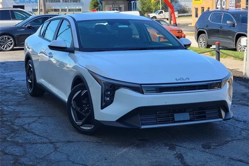 2025 Kia K4 EX photo 1