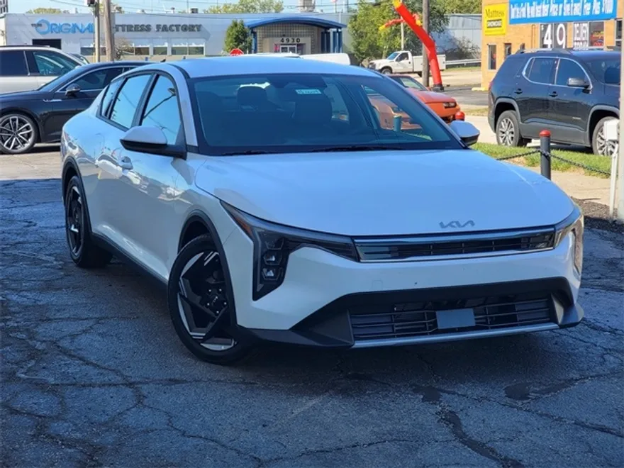 2025 Kia K4 EX photo 1