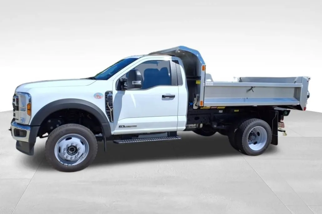 2025 Ford F-550 photo 1