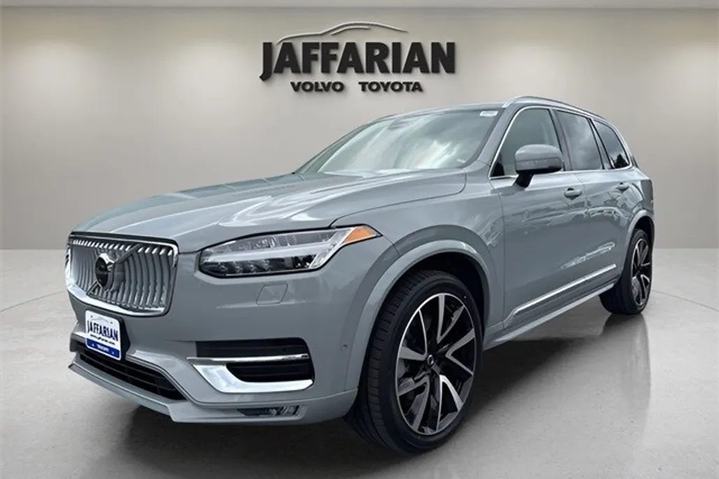 2024 Volvo XC90 Plus photo 1