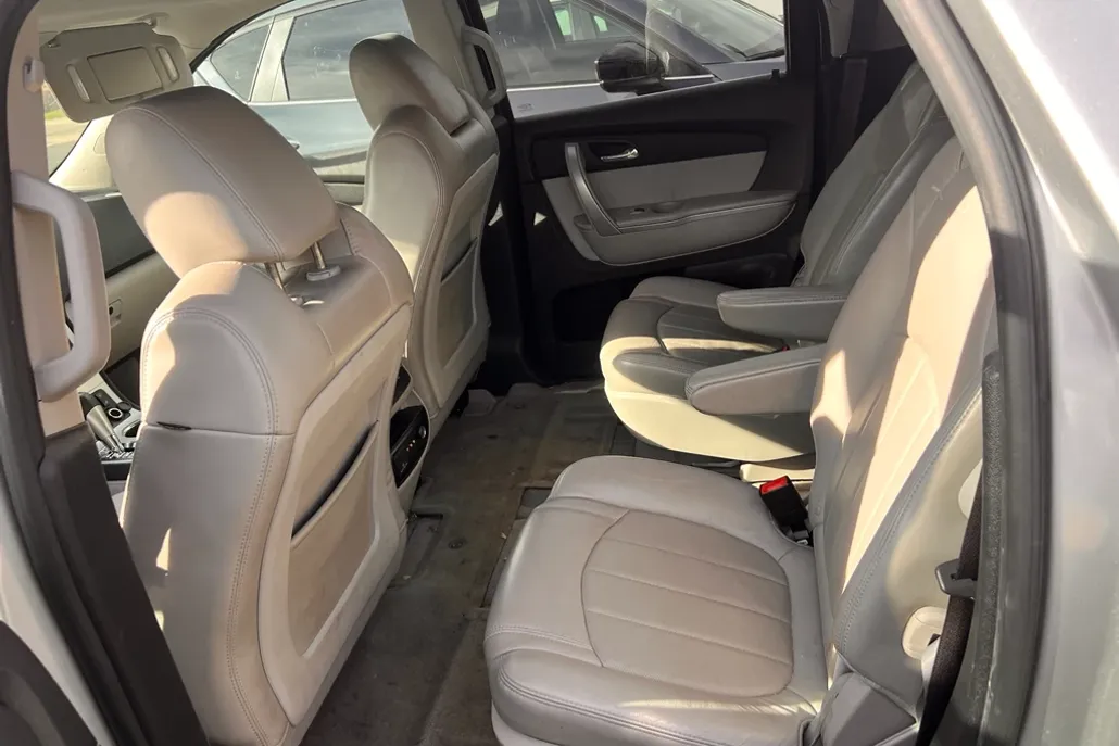 2011 Gmc Acadia SLT photo 1