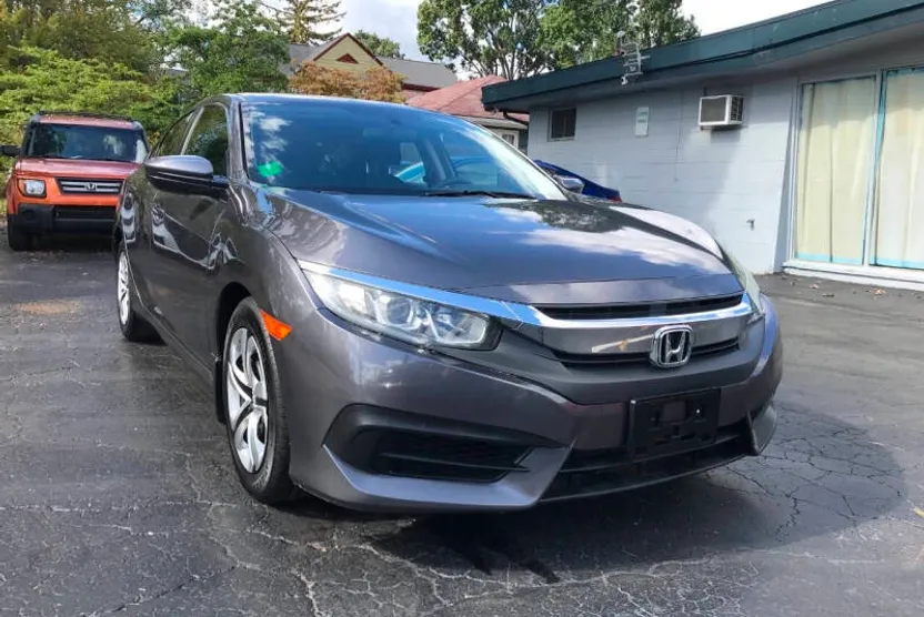 2018 Honda Civic LX photo 1