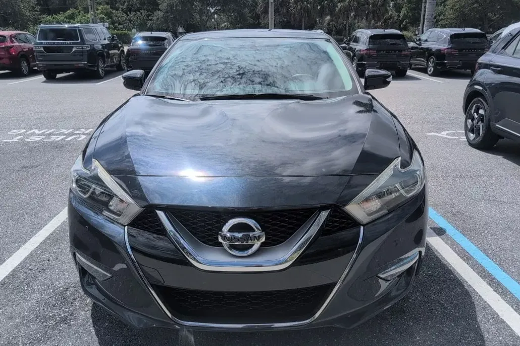 2016 Nissan Maxima SV photo 1