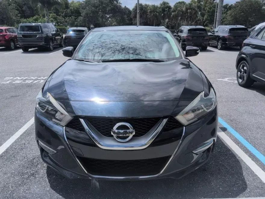 2016 Nissan Maxima SV photo 1