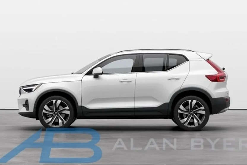 2025 Volvo XC40 Plus photo 1