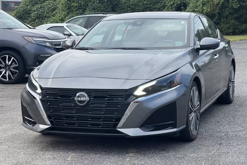 2023 Nissan Altima 2.5 SL photo 1