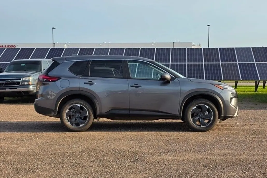 2024 Nissan Rogue SV photo 1