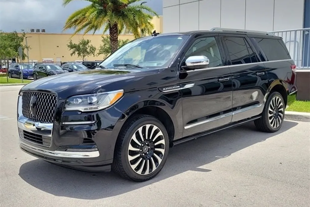 2022 Lincoln Navigator Black Label photo 1