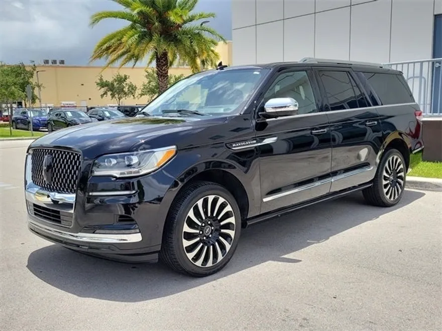 2022 Lincoln Navigator Black Label photo 1