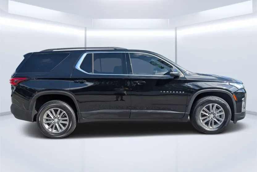 2023 Chevrolet Traverse Leather photo 1