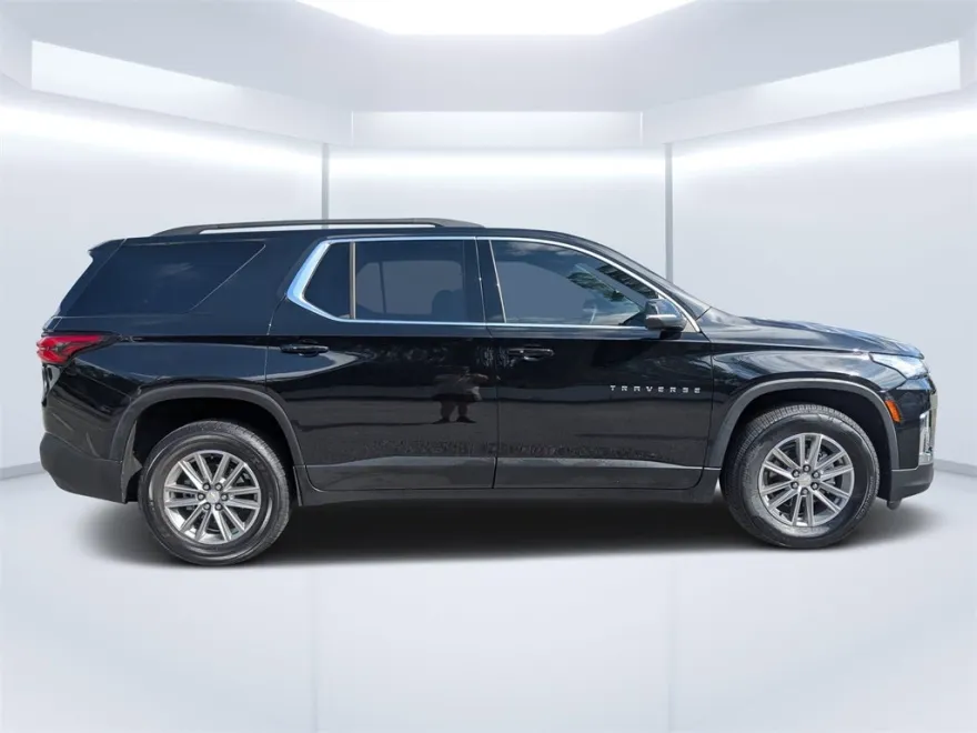 2023 Chevrolet Traverse Leather photo 1