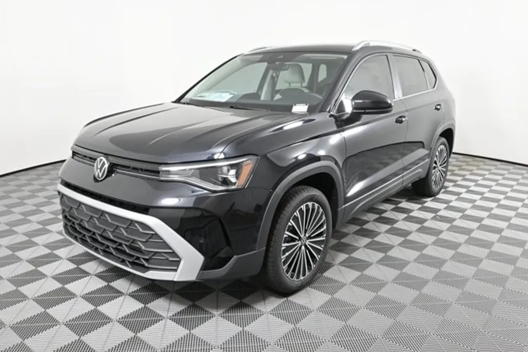 2025 Volkswagen Taos SE photo 1