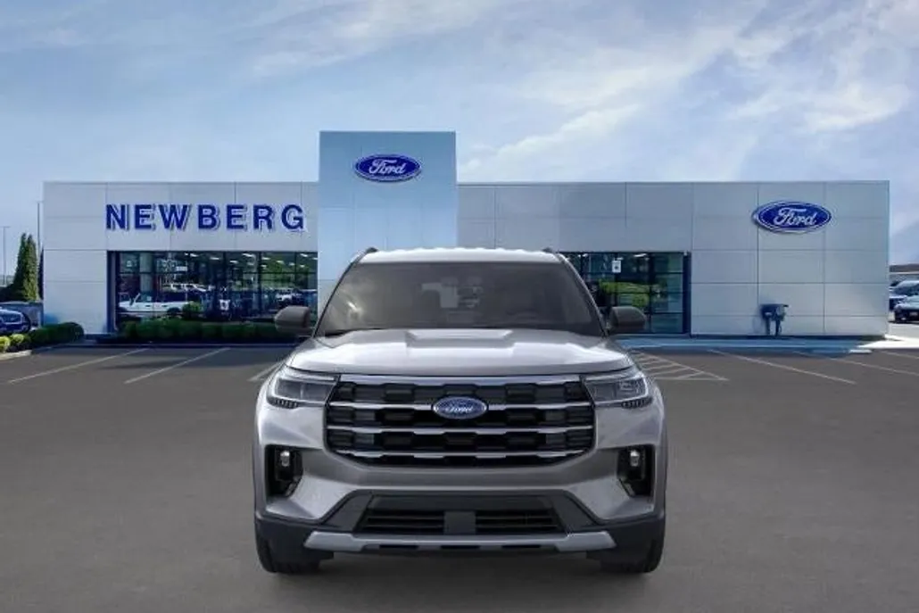 2025 Ford Explorer photo 1