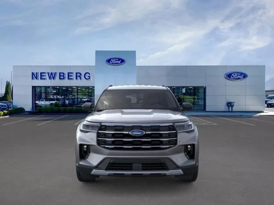 2025 Ford Explorer photo 1