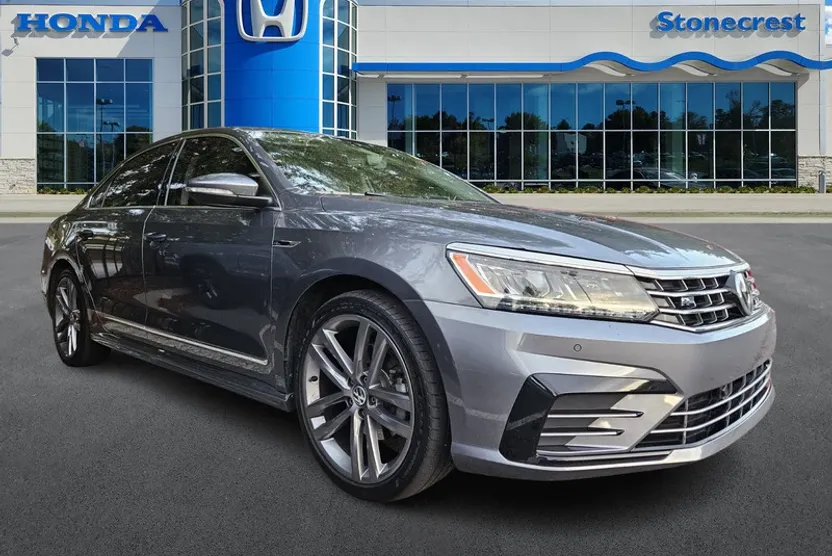 2019 Volkswagen Passat 2.0T SE R-Line photo 1
