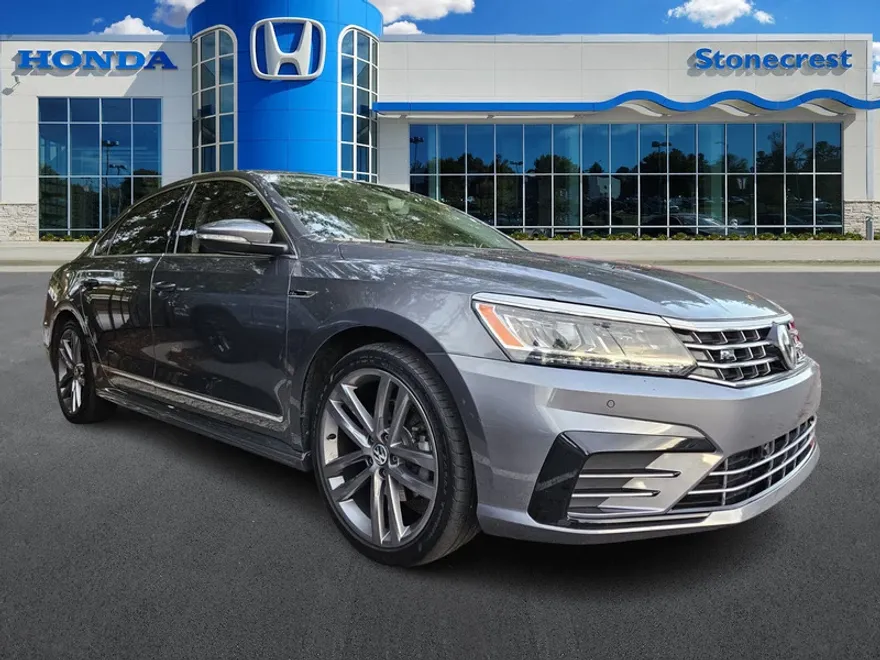 2019 Volkswagen Passat 2.0T SE R-Line photo 1