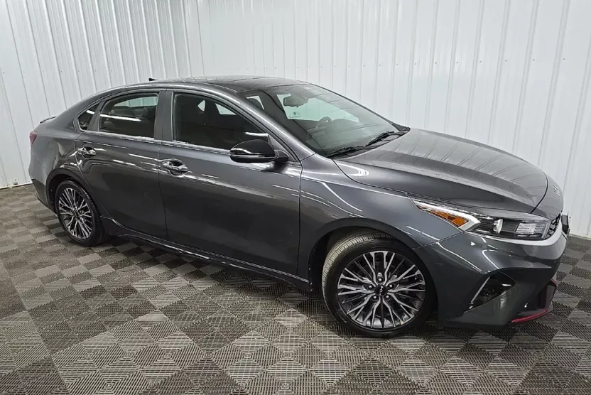 2022 Kia Forte GT-Line photo 1