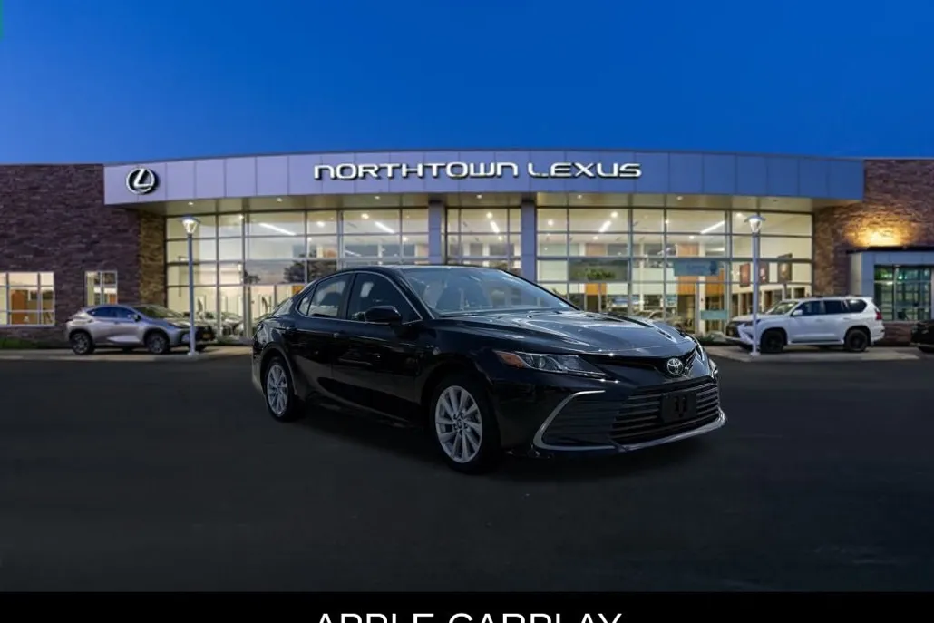 2022 Toyota Camry LE photo 1