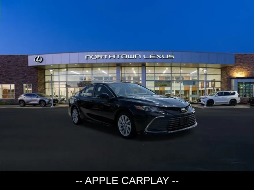 2022 Toyota Camry LE photo 1