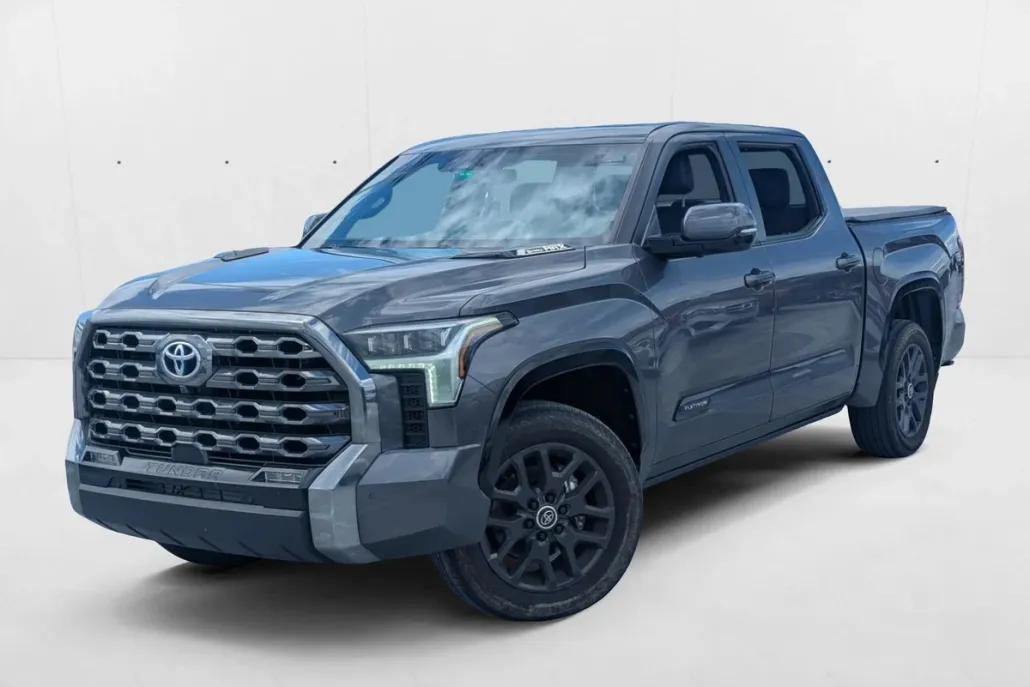 2024 Toyota Tundra Platinum CrewMax photo 1
