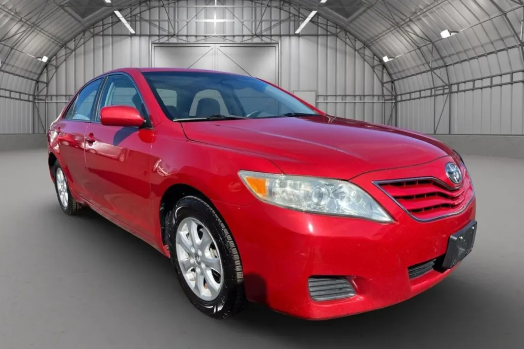 2011 Toyota Camry LE photo 1