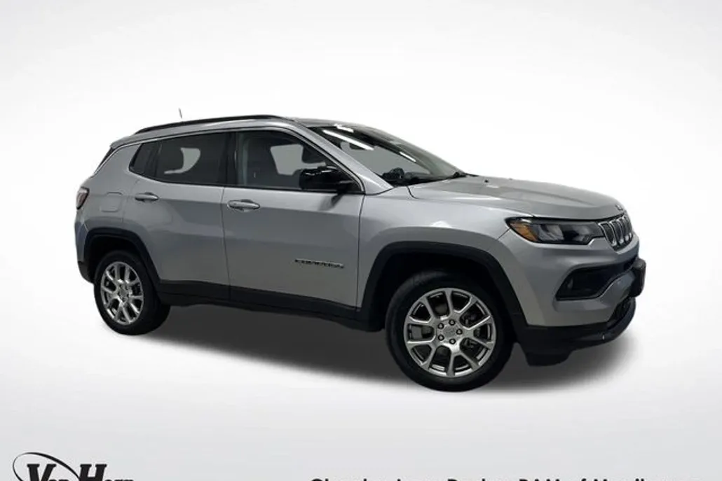 2022 Jeep Compass Latitude Lux photo 1