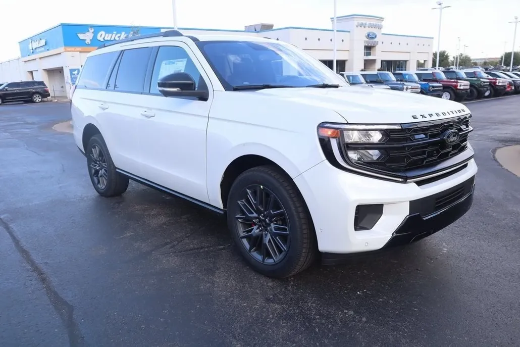 2025 Ford Expedition Platinum photo 1