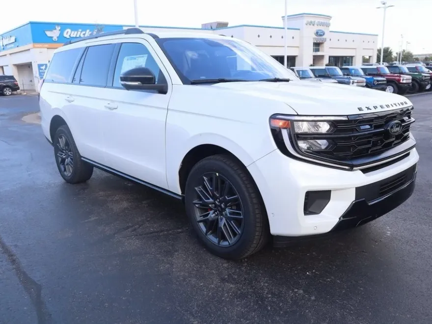 2025 Ford Expedition Platinum photo 1